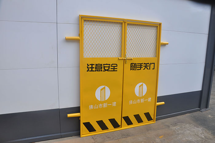 臨邊防護(hù)欄與立柱怎么連接？ 